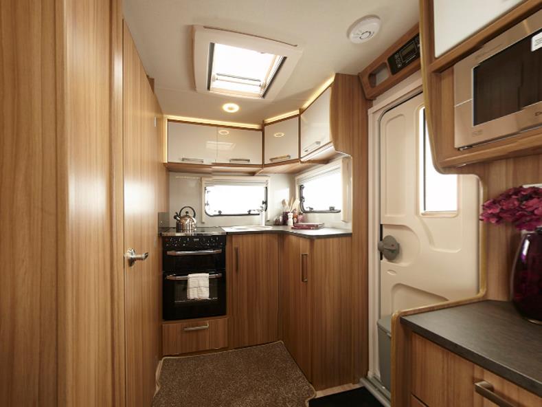 2017 LUNAR STELLAR 2 BERTH Caravans site